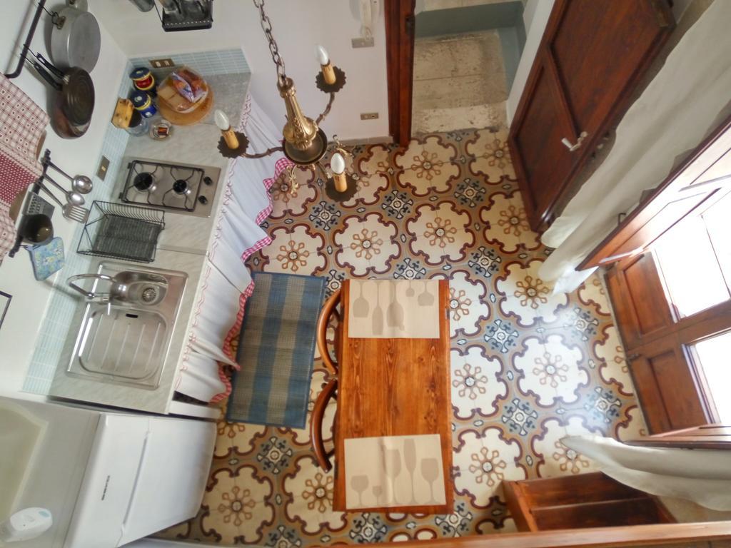 Arco Sallustio Monopoli Bagian luar foto